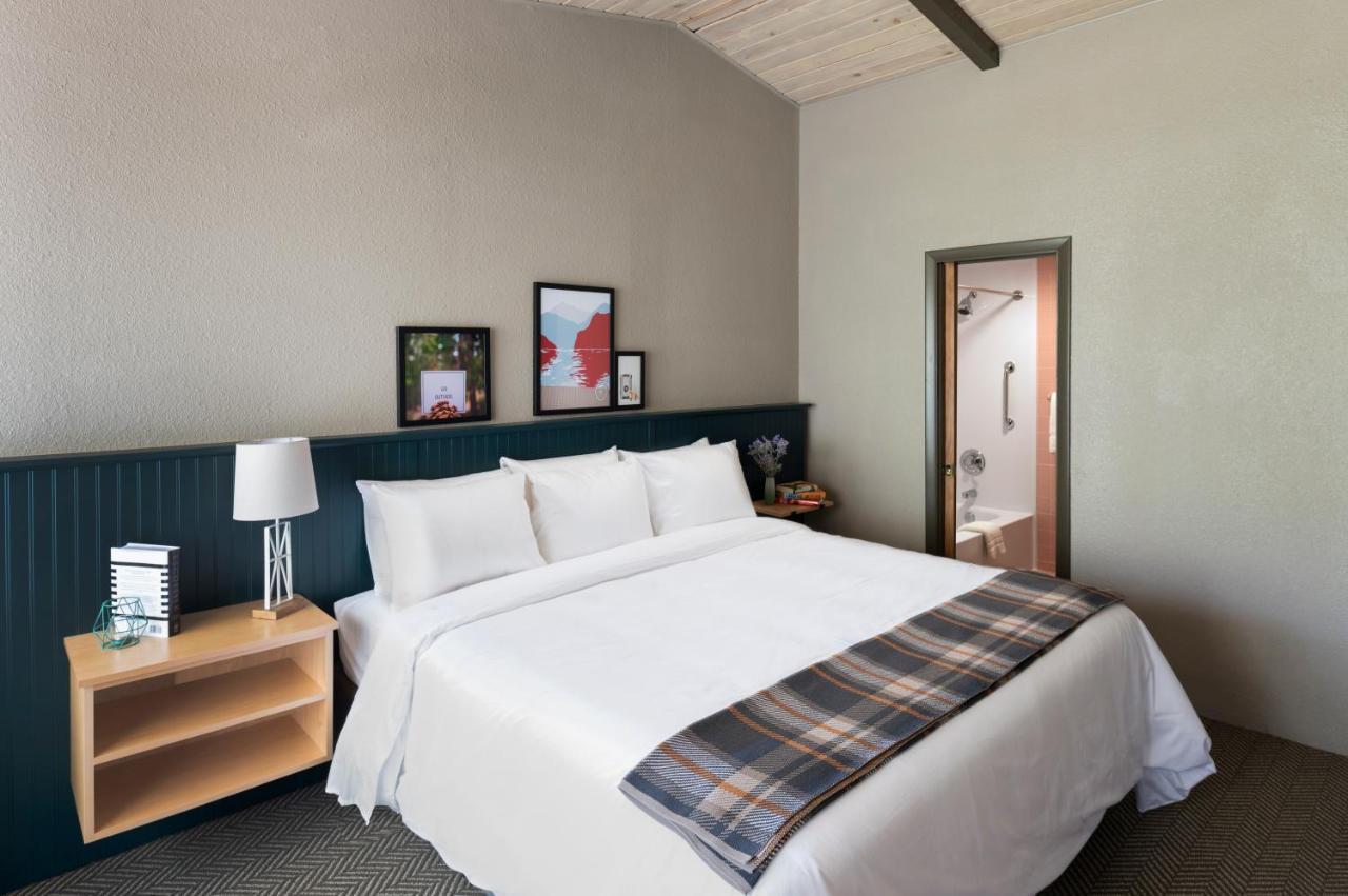 לייק ג'ורג' Roaring Brook Ranch Resort מראה חיצוני תמונה