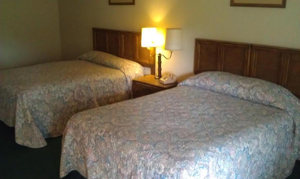 לייק ג'ורג' Roaring Brook Ranch Resort מראה חיצוני תמונה