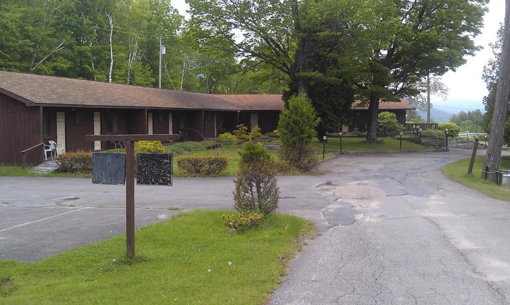 לייק ג'ורג' Roaring Brook Ranch Resort מראה חיצוני תמונה